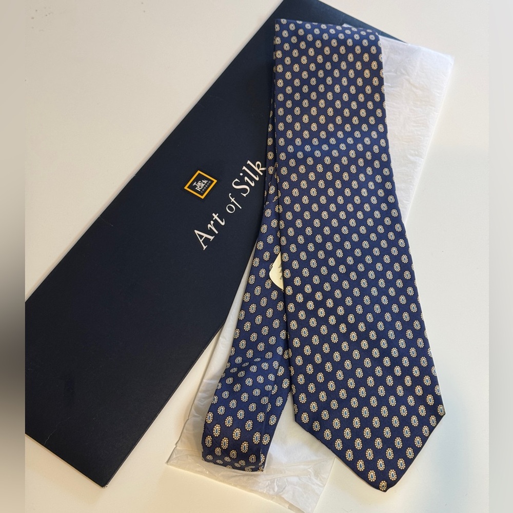 Tie Rack - Angelo Bosani silk tie with teardrop pattern in brand new condition.